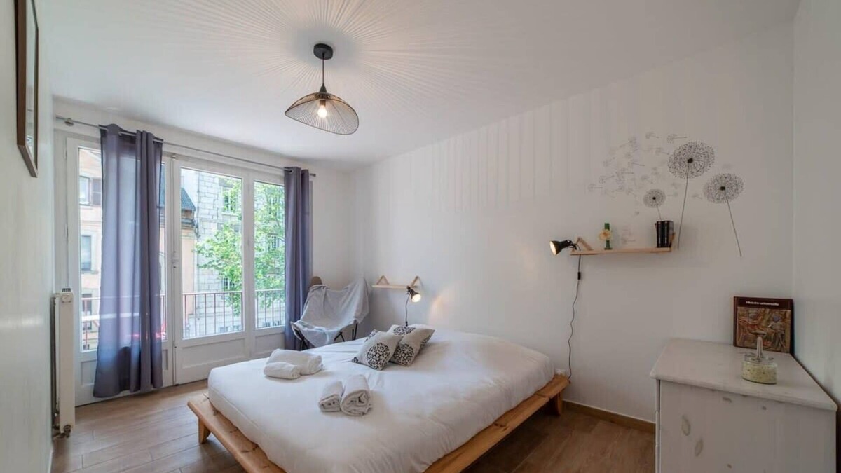 Cran-Gevrier Apartment | Apartment with balcony in the city center