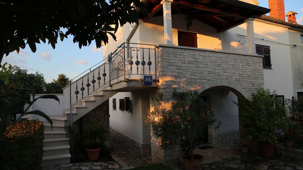Funtana Apartment | Apartment with balcony, private entrance, close to the beach and the center.