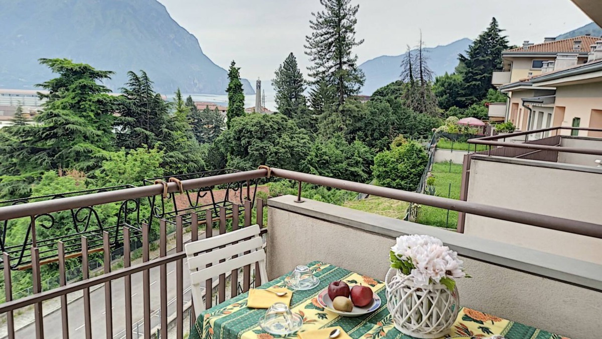 Lovere Apartment | Apartment with balcony overlooking the lake