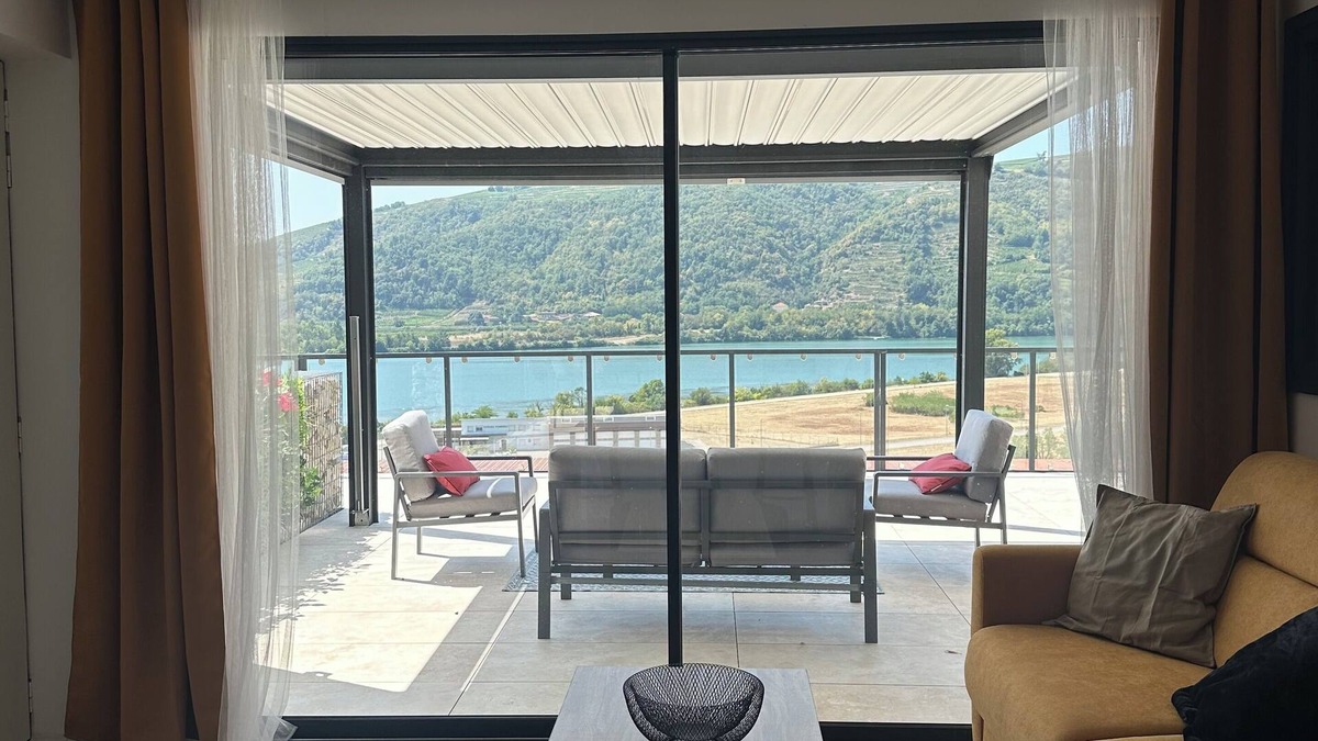 Saint-Vallier Apartment | Apartment with breathtaking view of the Rhône, in a quiet location free parking