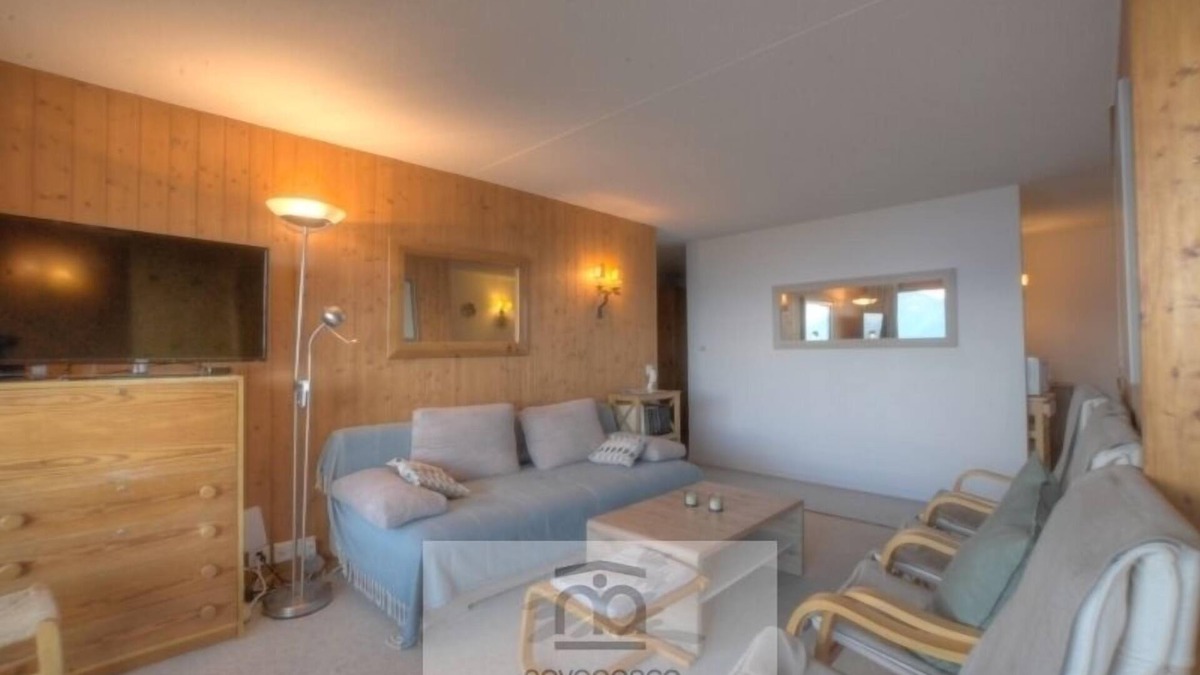 Anzere Apartment | Apartment with entrance corridor, 2 bedrooms and 1 bathroom/WC. The first bedroom has 2 single beds
