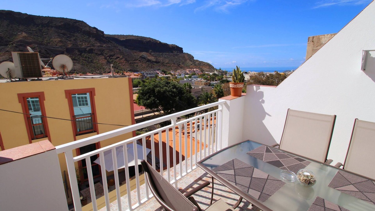 Lomo Quiebre Apartment | Apartment with private terrace and sea views in Puerto de Mogán.