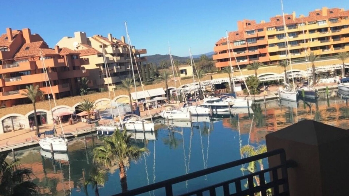 Sotogrande Apartment | APARTMENT WITH FIRST LINE TERRACE OF PUERTO SOTOGRANDE.