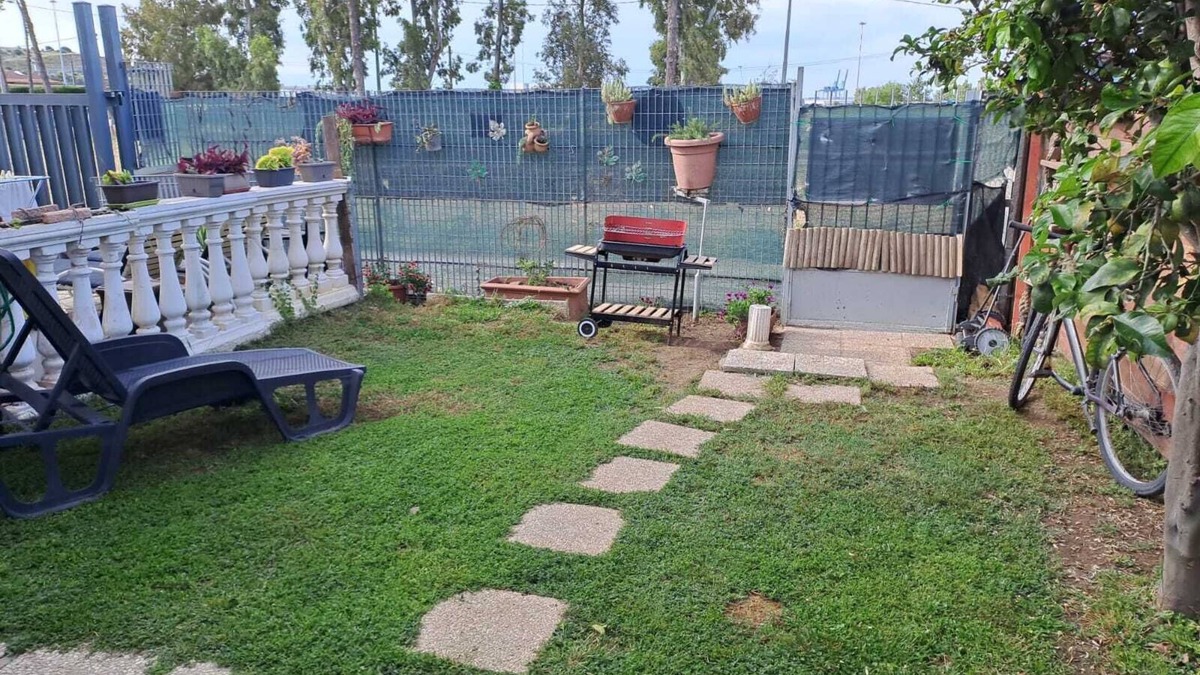 Civitavecchia Apartment | Apartment with garden
