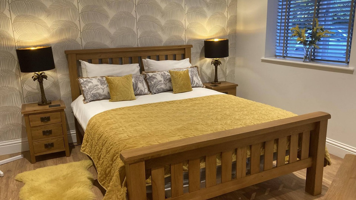 Yeovil Apartment | Apartment with Garden View at Streamside Apartment