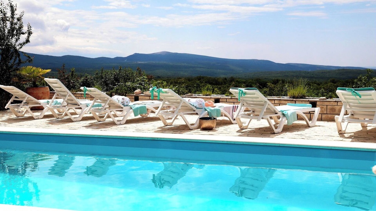 Garica Apartment | Apartment with panoramic views and pool on the island of Krk