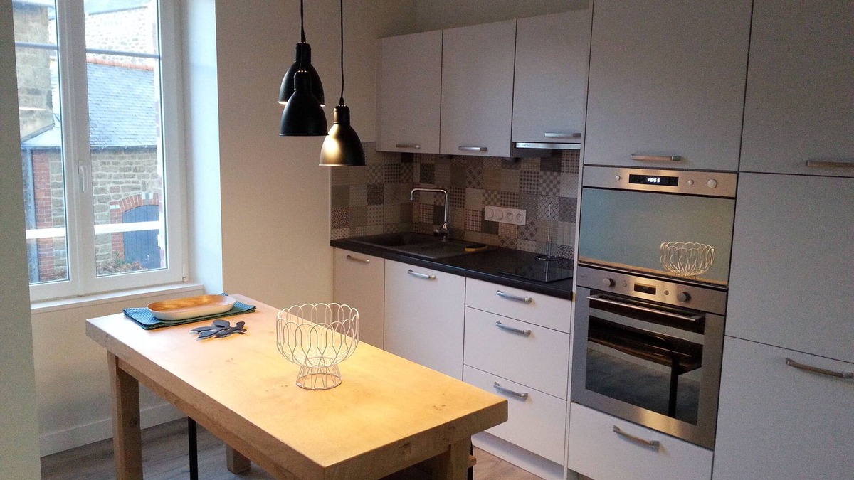 Dinard Apartment | Apartment with patio, quiet, near the market and in the city center