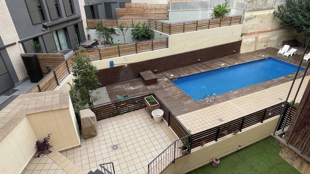 Sant Andreu de Palomar Apartment | Apartment with pool and parking in Barcelona, ideal for families.
