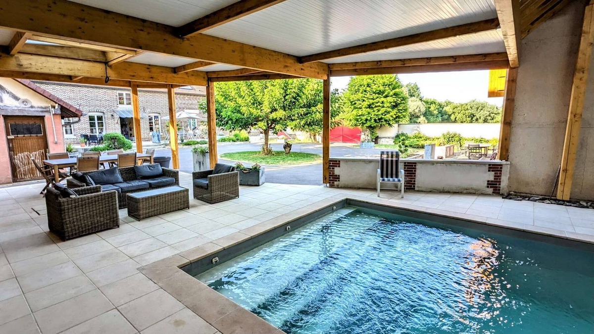 Bucheres Apartment | Apartment with Pool + garden + parking
