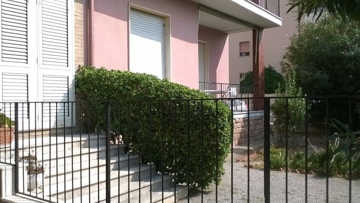 Livorno Apartment | Apartment with private garden in Livorno