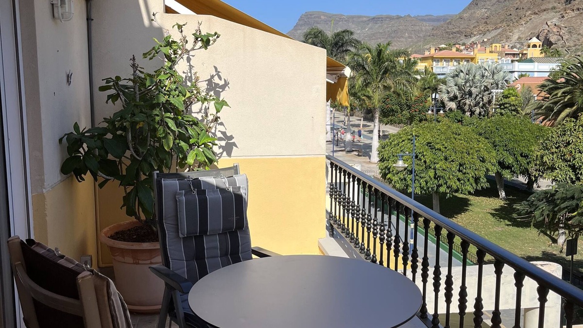 Lomo Quiebre Apartment | Apartment with private roof terrace close to beach and shops in Puerto de Mogan.