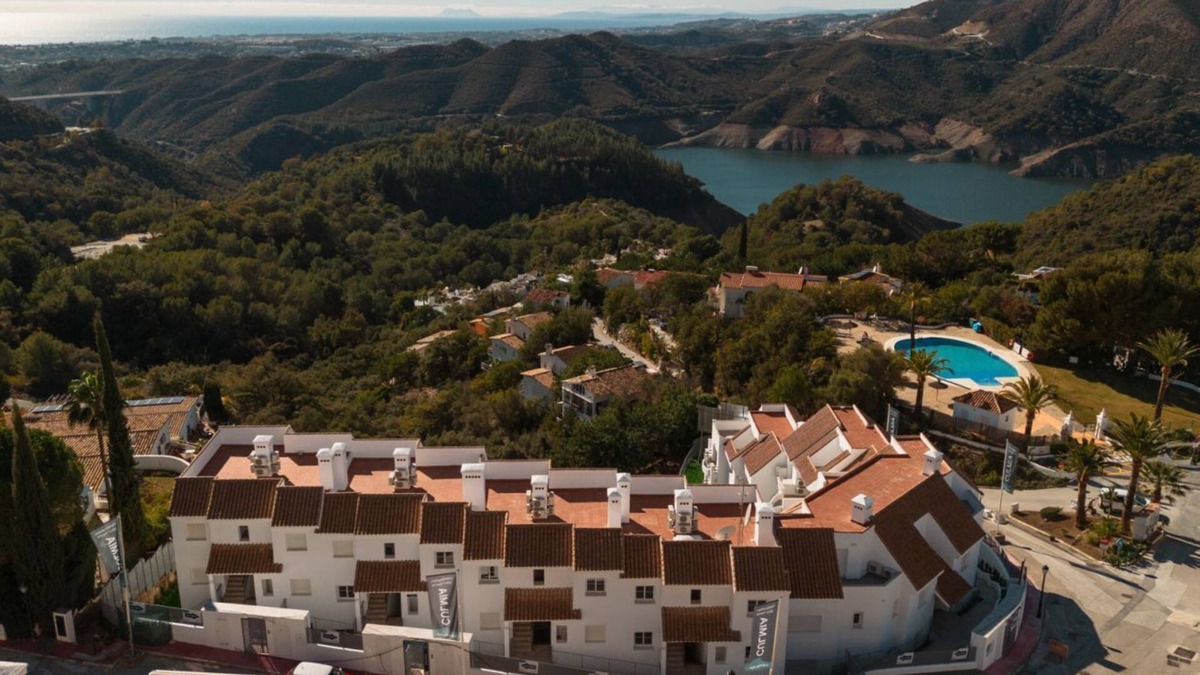 Istan Apartment | Apartment with private terrace and panoramic views, Balcones del Lago, Istán