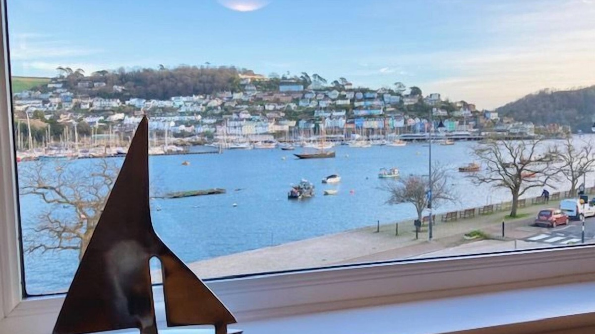 Dartmouth Cottage | Apartment with river views, 2 x parking and on the level
