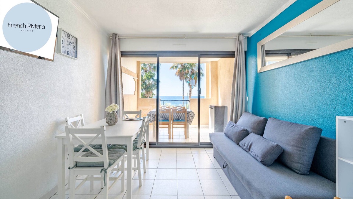 Cannes La Bocca Apartment | Apartment with sea and swimming pool view