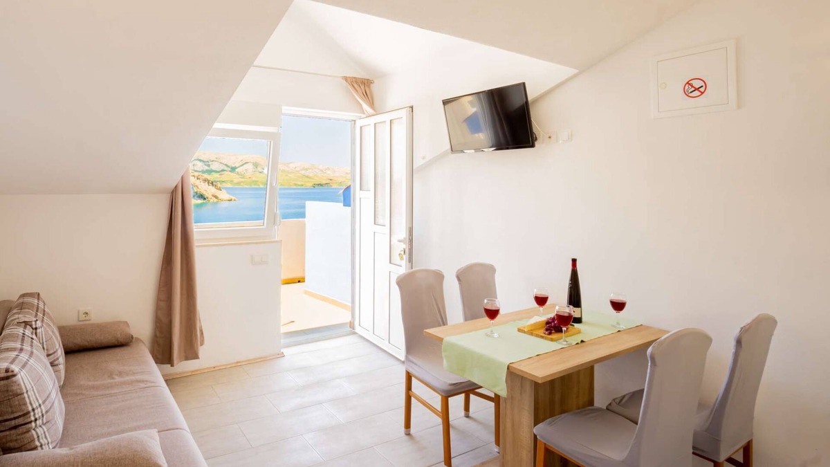 Metajna Apartment | Apartment with sea view, free parking, safe, Netflix