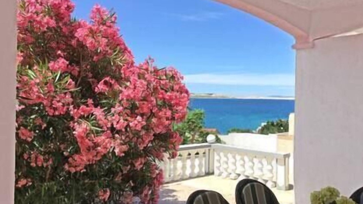 Metajna Apartment | apartment with seaview, private parking and free WiFi