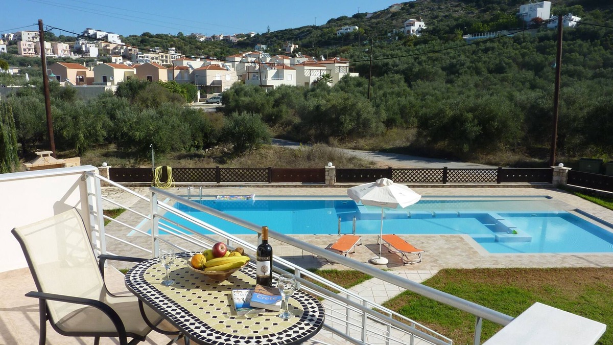 Almyrida Apartment | Apartment with shared pool only 400 meters from the beach