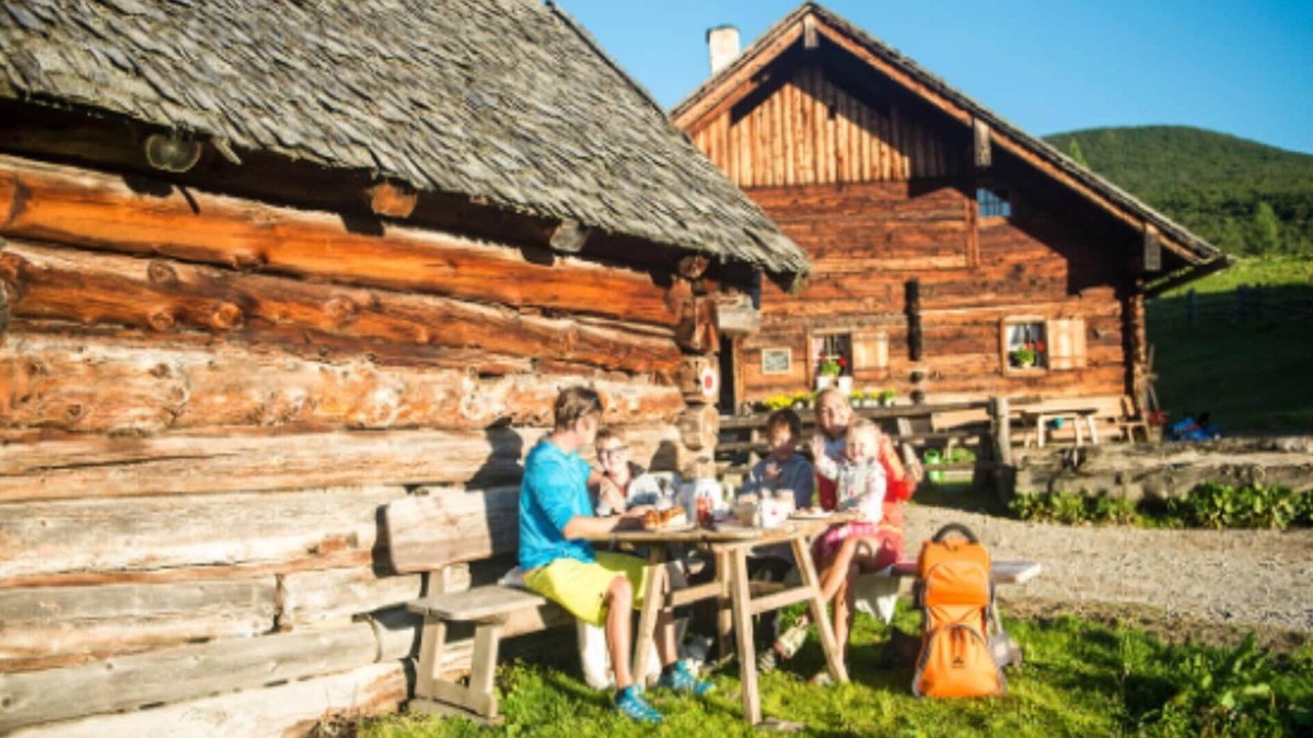 Radstadt Apartment | Apartment with ski room and sauna in Radstadt