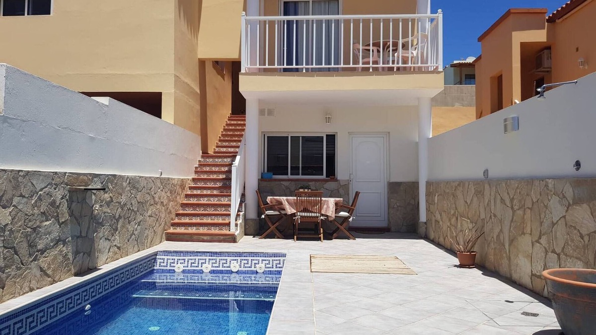 Tarajalejo Apartment | Apartment with swimming pool near the beach