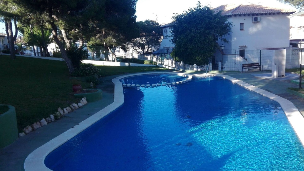 Los Balcones House | APARTMENT WITH SWIMMING POOL URB. GARDEN LAKE II TORREVIEJA.