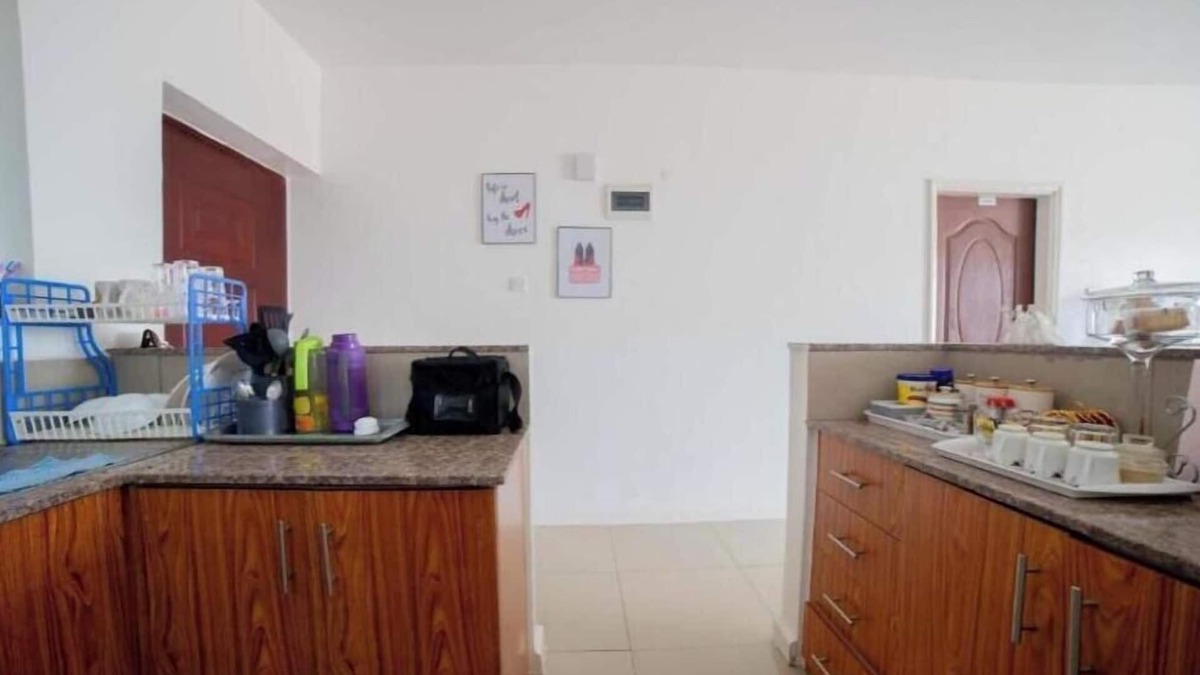 Mbotela Apartment | Apartment with View and Balcony