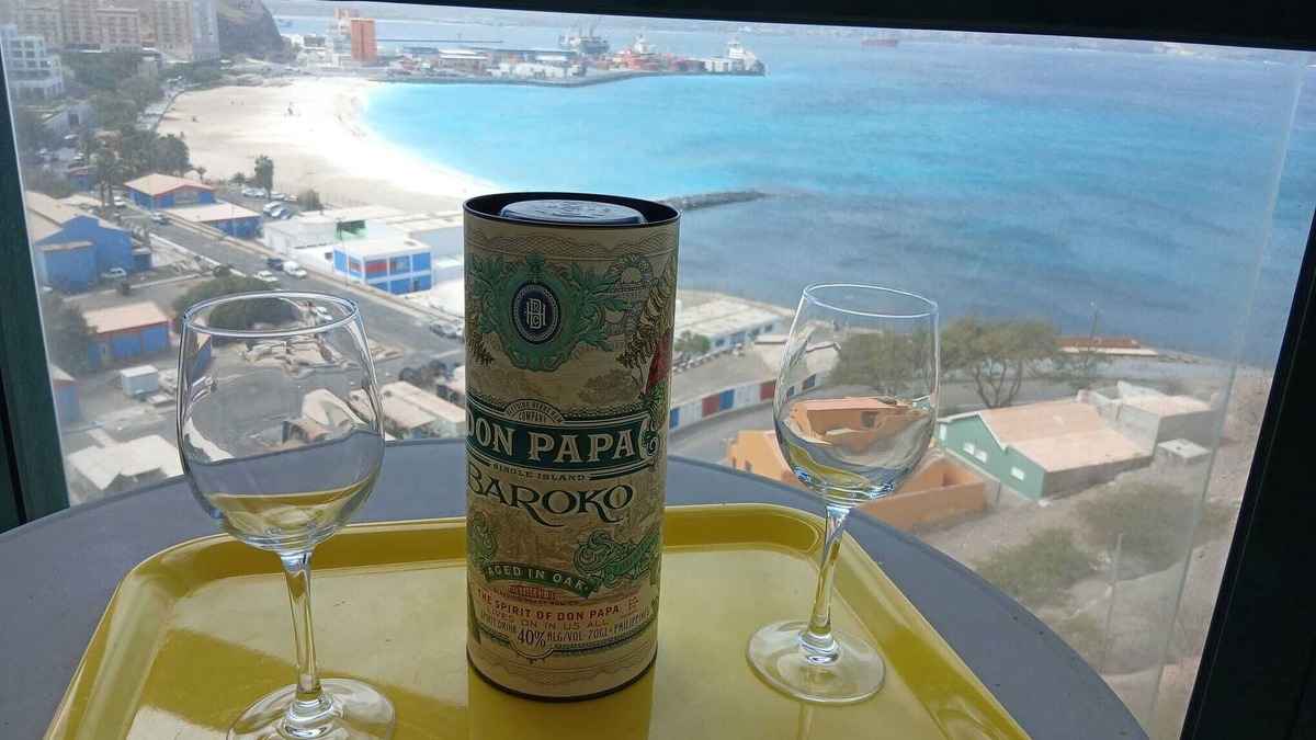 Mindelo Apartment | Apartment with view on Laginha beach