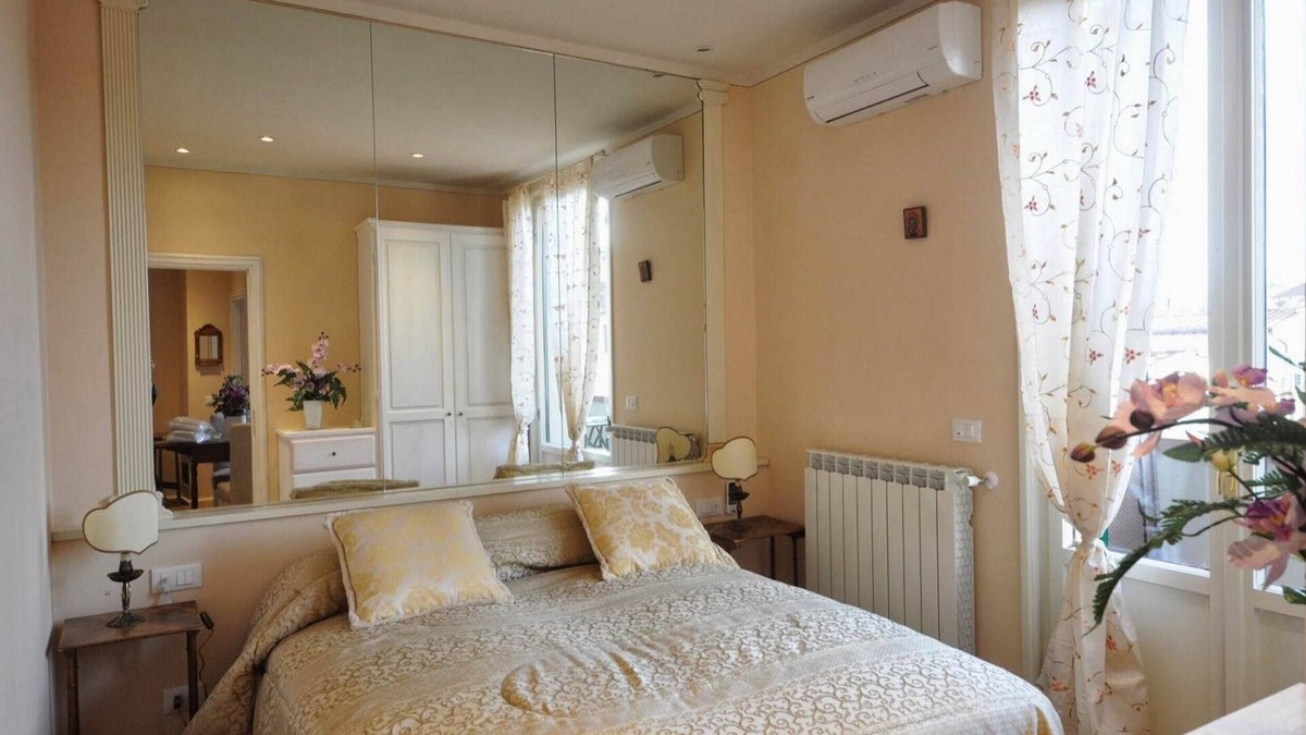 Sant' Ambrogio Apartment | Apartment with wide terrace in the heart of Florence, Air conditioning,Wi-Fi.