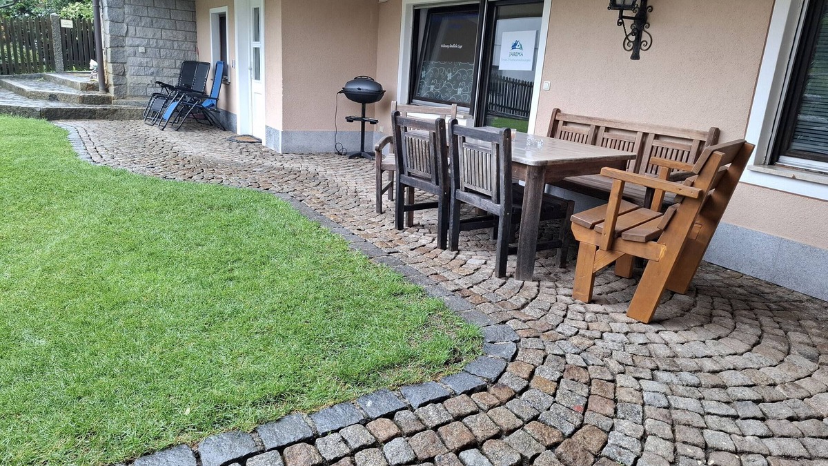 Wald Apartment | Apartment 'Wohnung Ländliche Lage Mit Springbr' with Private Terrace, Private Garden and Wi-Fi