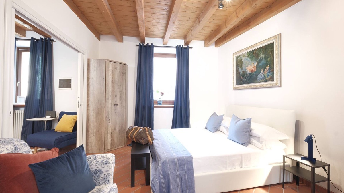 Peschiera del Garda City Centre Apartment | Apartment 'Xenia 19' with Wi-Fi and Air Conditioning