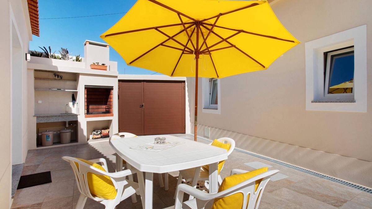 Atalaia House | Apartment 'Zeca Holidays Atalaia Mezanine' with Balcony and Wi-Fi