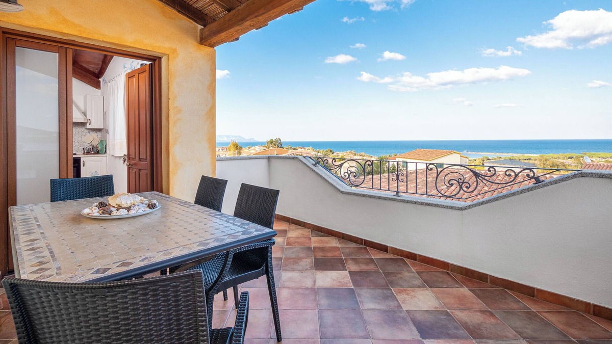 Tanaunella Apartment | Apartment Zeus with Sea View, Balconies, Terrace and A/C