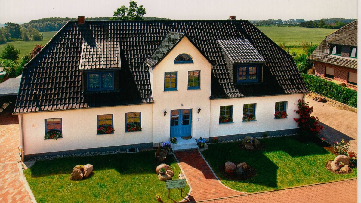Clausdorf Apartment | Apartment 'Zur Eule - Steinkauz' with Shared Terrace, Shared Garden and Wi-Fi