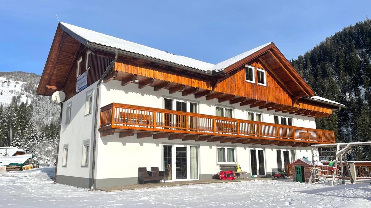 Reichenau Apartment | Apartment 'Zum Klammlhof' with Mountain View, Private Terrace and Wi-Fi