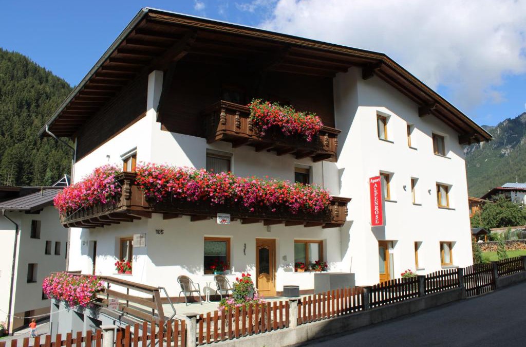 Flirsch Apartment | Apartments Alpenrose