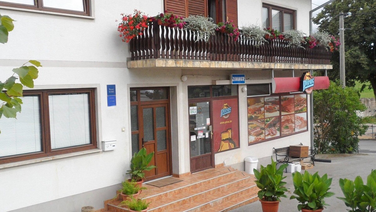 Rakovica Apartment | Apartments and rooms Anton, (15198), Rakovica, hr