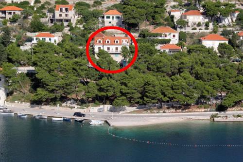 Pucisca House | Apartments and rooms with a swimming pool Pucisca, Brac - 5637