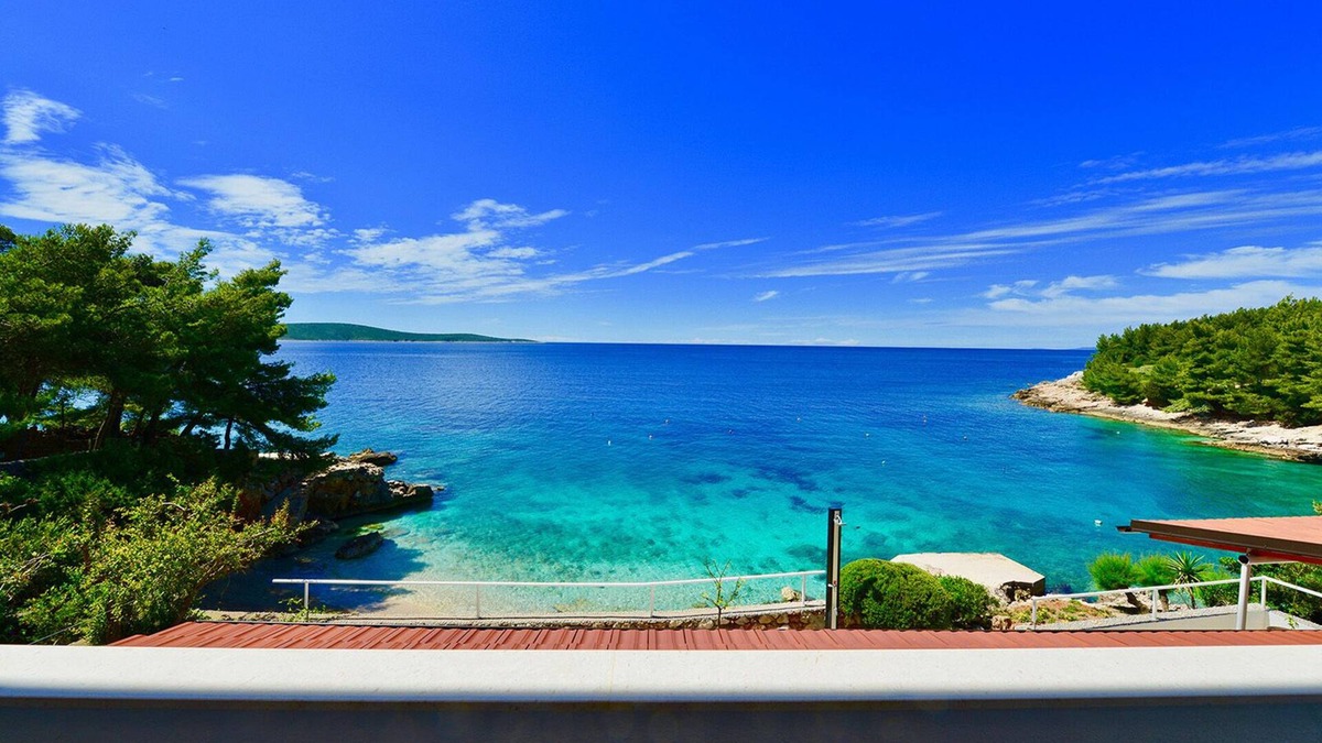 Zavala Apartment | Apartments by the sea and a few meters from the beach.