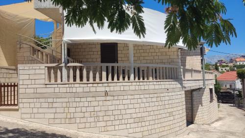 Sumartin Apartment | Apartments by the sea Sumartin, Brac - 2951