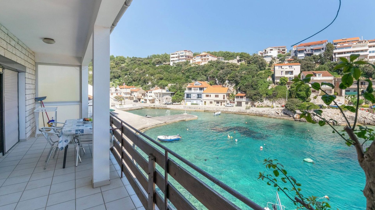 Zavalatica Apartment | Apartments First row (97721-A2) - Zavalatica