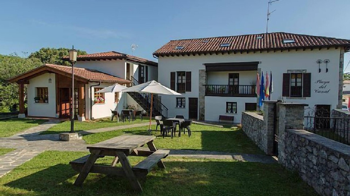 Villanueva de Pria Cottage | Apartments for groups with gazebo/social room