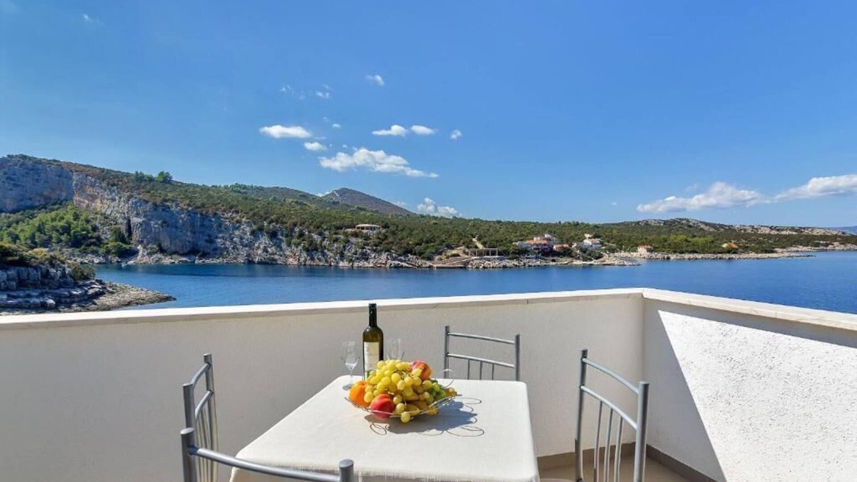 Pokrivenik Apartment | Apartments Igor (44141-A5) - Gdinj - island Hvar