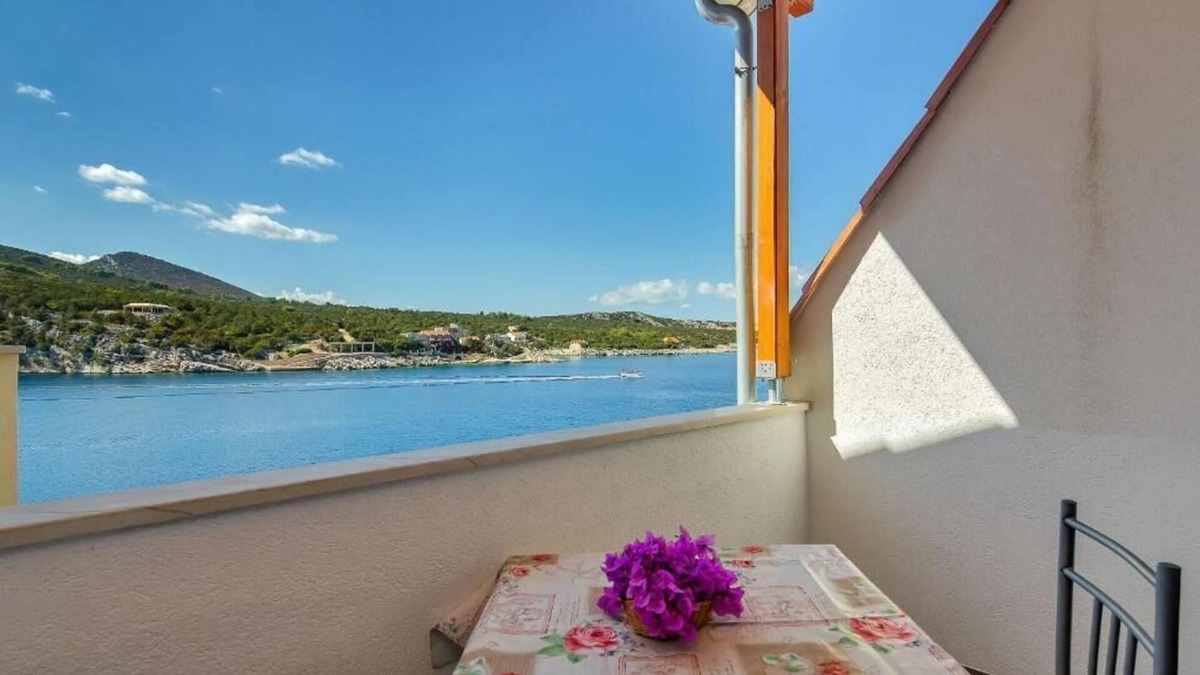Pokrivenik Apartment | Apartments Igor (44141-A8) - Gdinj - island Hvar