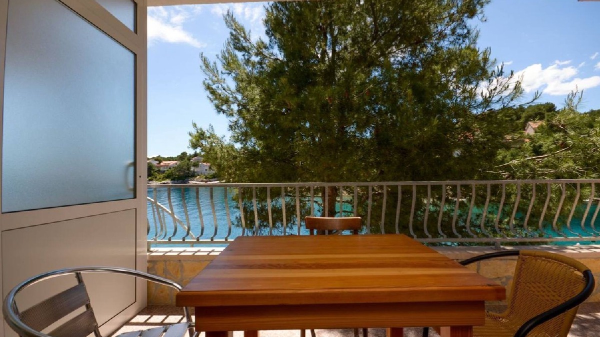 Cove Basina (Jelsa) Apartment | Apartments Ivo (38671-A3) - Basina