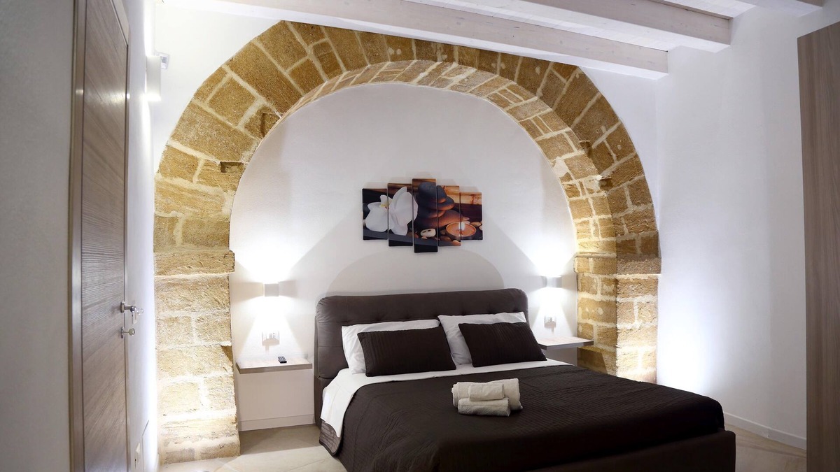Ortigia House | Apartments Maniace 2 (brand new apartment in the center of Ortigia)