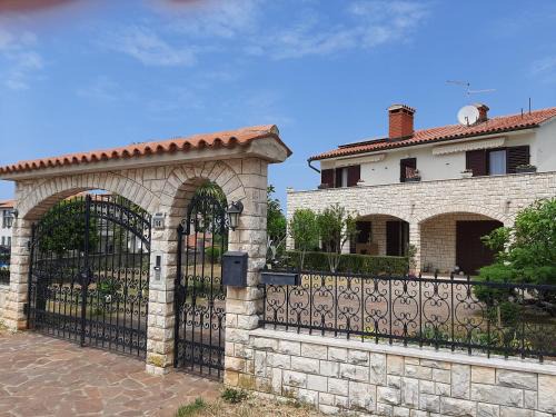 Vrvari Apartment | Apartments Mihael and Melani