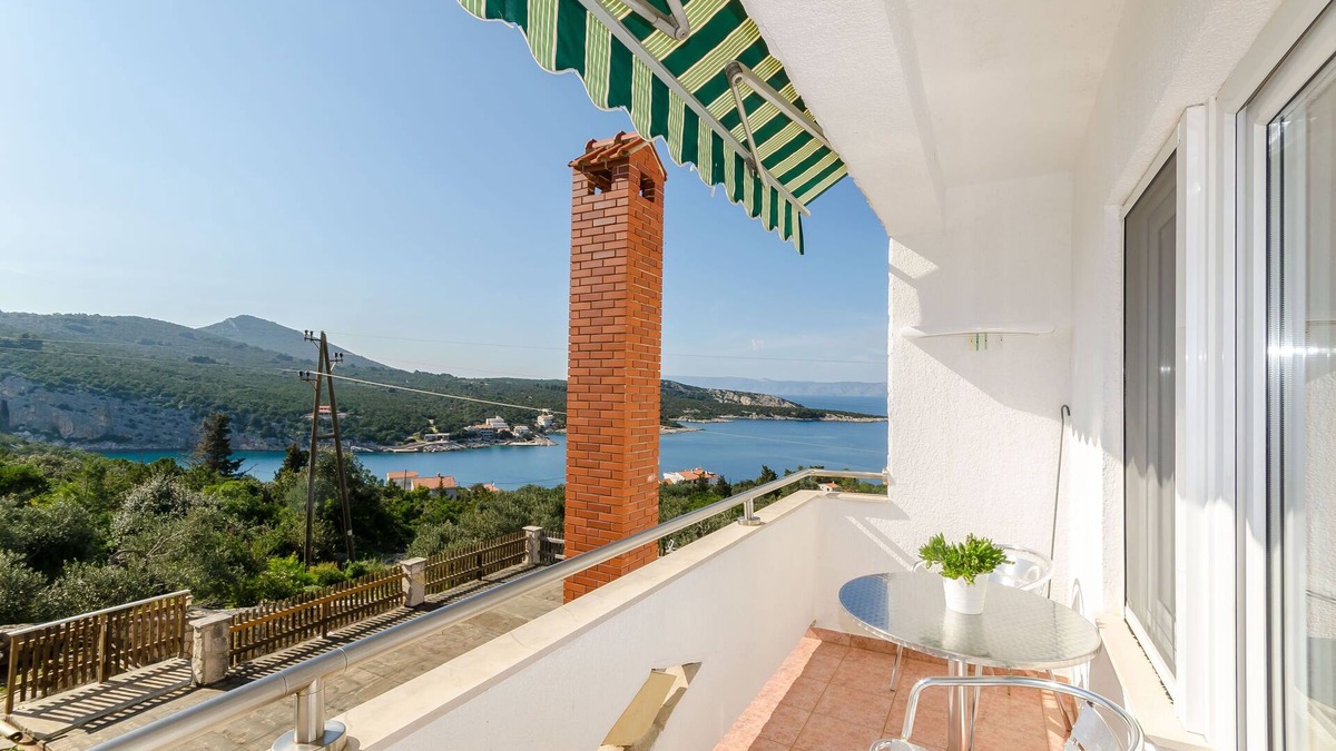 Pokrivenik Apartment | Apartments Mrvelj (100301-A2) - Gdinj - island Hvar
