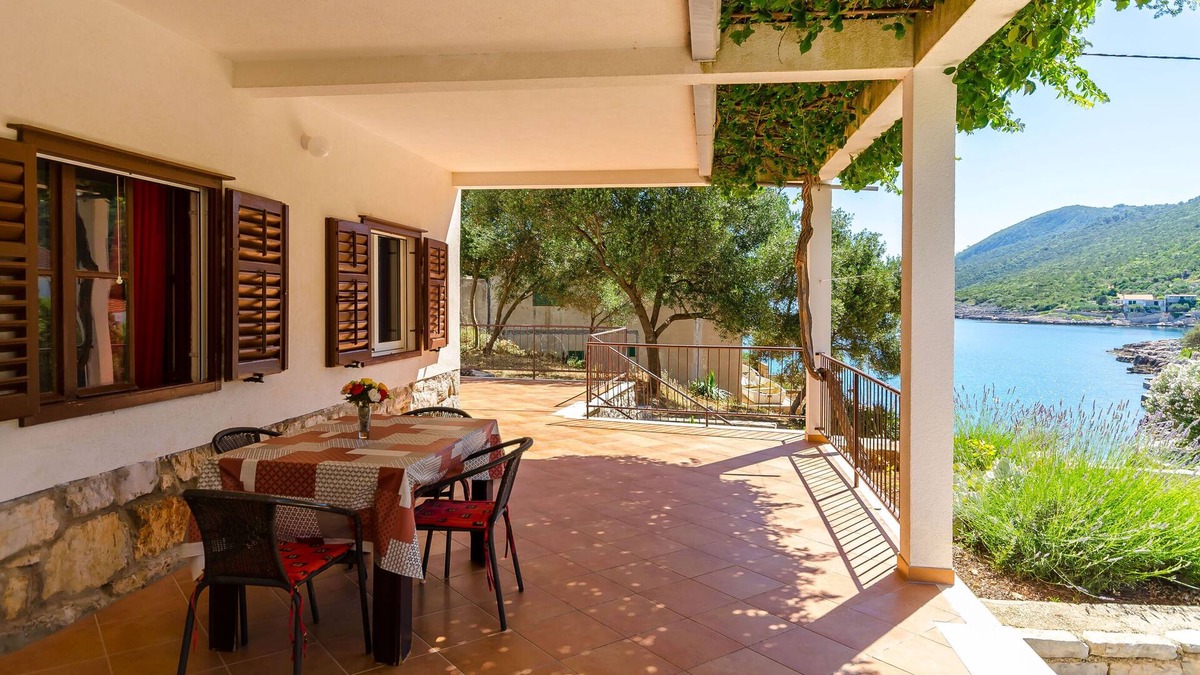 Pokrivenik Apartment | Apartments Nedeljko (34121-A1) - Gdinj - island Hvar