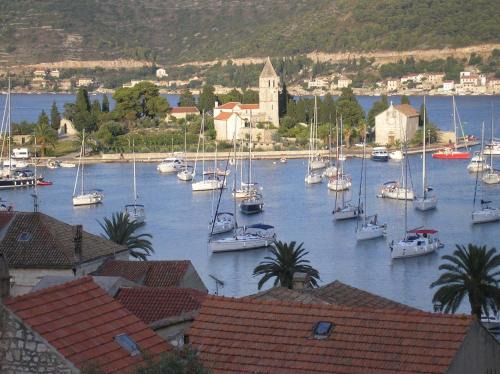 Cove Rogacic Apartment | Apartments & Rooms Vitt
