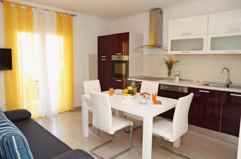 Cove Tri Zala (Zrnovo) Apartment | Apartments St.Anthony