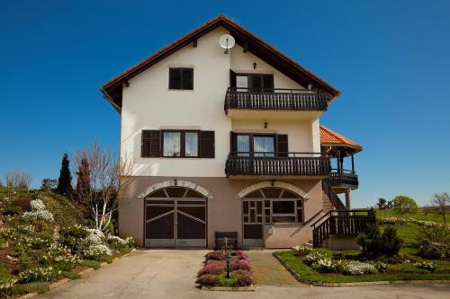 Catrnja House | Apartments Tratinčica